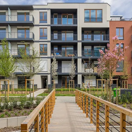 Fabulous Close To Paley And Medicover With Courtyard View وارسو