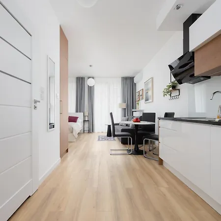 Fabulous Close To Paley And Medicover With Courtyard View *