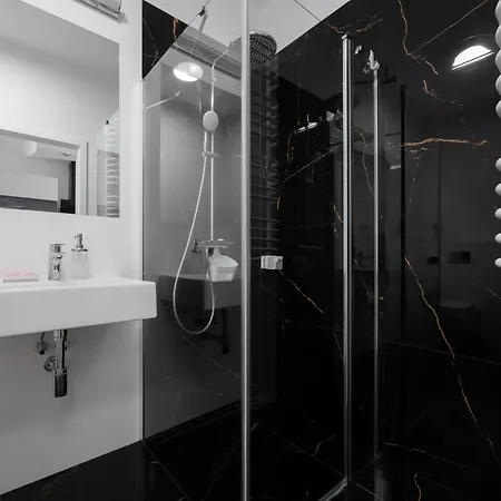 Fabulous Close To Paley And Medicover With Courtyard View وارسو