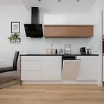 Fabulous Close To Paley And Medicover With Courtyard View Διαμέρισμα