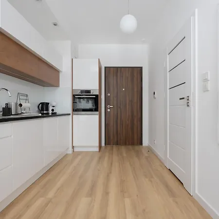 Fabulous Close To Paley And Medicover With Courtyard View Διαμέρισμα *