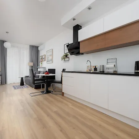 Fabulous Close To Paley And Medicover With Courtyard View Διαμέρισμα