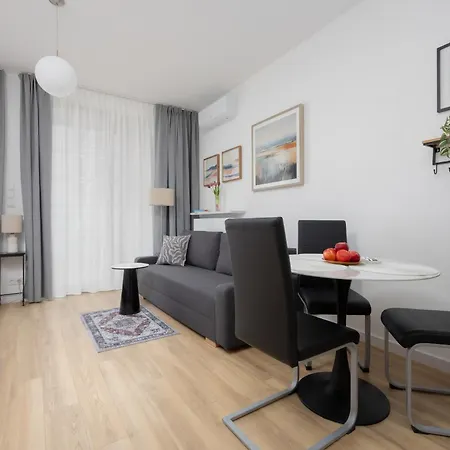 Fabulous Close To Paley And Medicover With Courtyard View * Warszawa