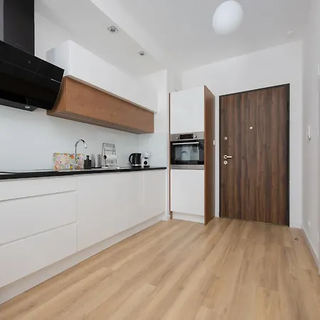 Fabulous Close To Paley And Medicover With Courtyard View