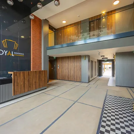 Fabulous Close To Paley And Medicover With Courtyard View