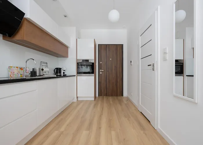 Fabulous Close To Paley And Medicover With Courtyard View Apartament *