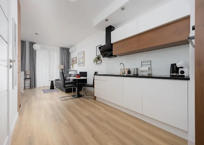 Fabulous Close To Paley And Medicover With Courtyard View Apartament