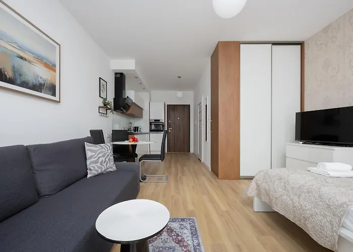 Fabulous Close To Paley And Medicover With Courtyard View Apartament