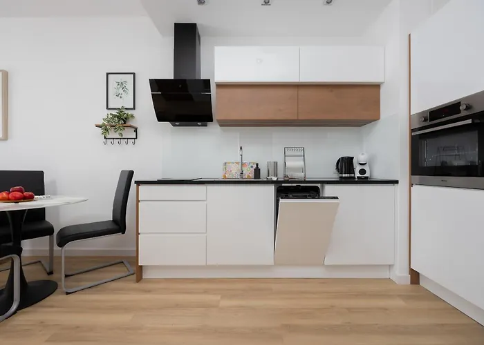 Fabulous Close To Paley And Medicover With Courtyard View Apartament