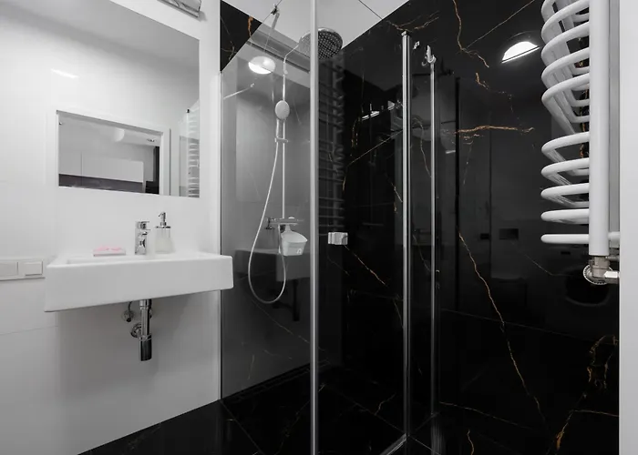 Fabulous Close To Paley And Medicover With Courtyard View Warszawa