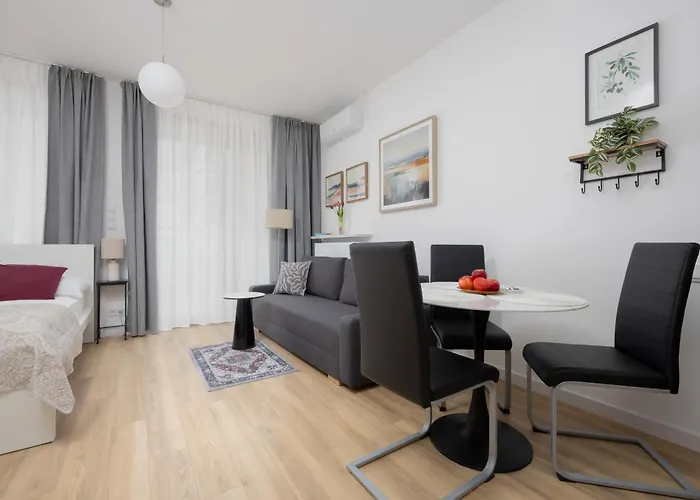 Fabulous Close To Paley And Medicover With Courtyard View * Warszawa