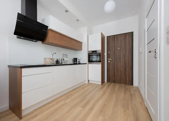 Fabulous Close To Paley And Medicover With Courtyard View